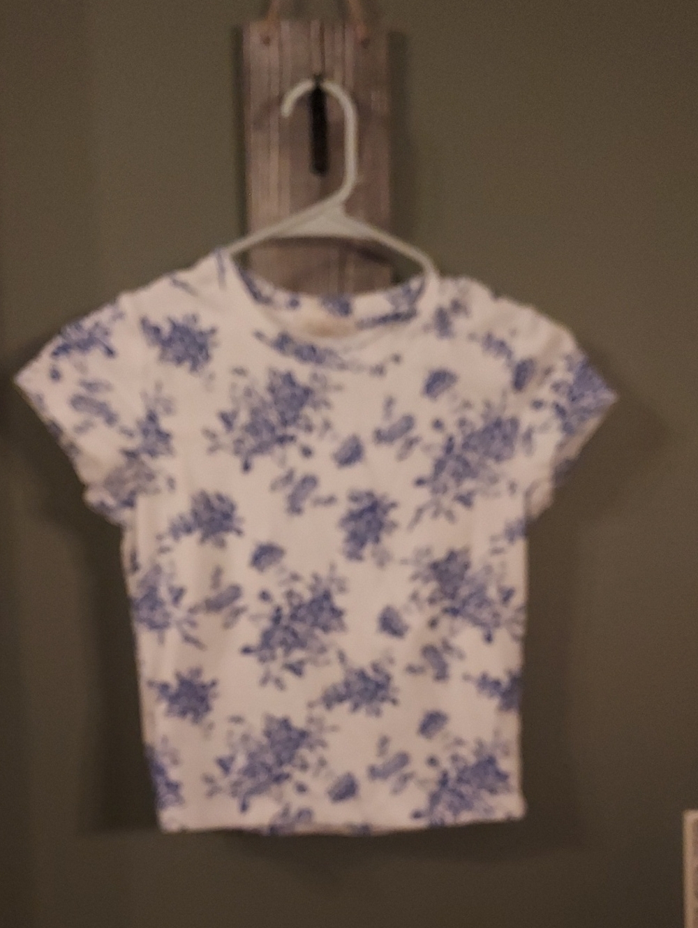 Copper Key White Tee with Blue Floral Print NWOT Never Worn